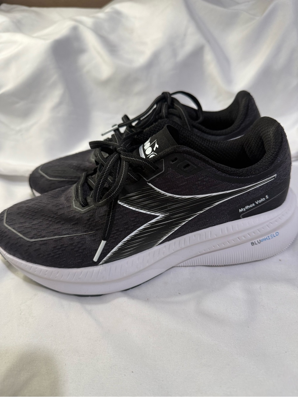 Diadora Mythos Volvo 5 Women’s running Shoe W/Size 9